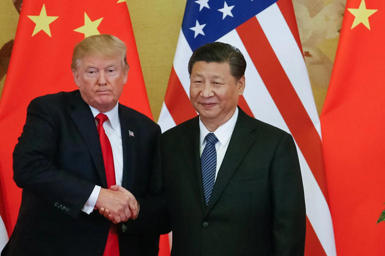 Donald Trump llegó a China para reunirse con Xi Jinping en la primera visita de un presidente estadounidense en 9 años