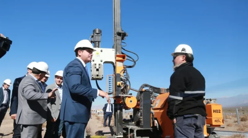 Orrego mostró el avance del parque solar más importante de San Juan