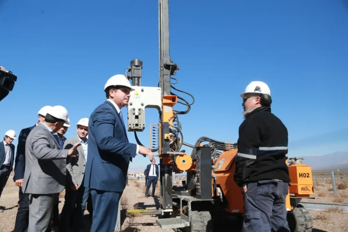 Orrego mostró el avance del parque solar más importante de San Juan