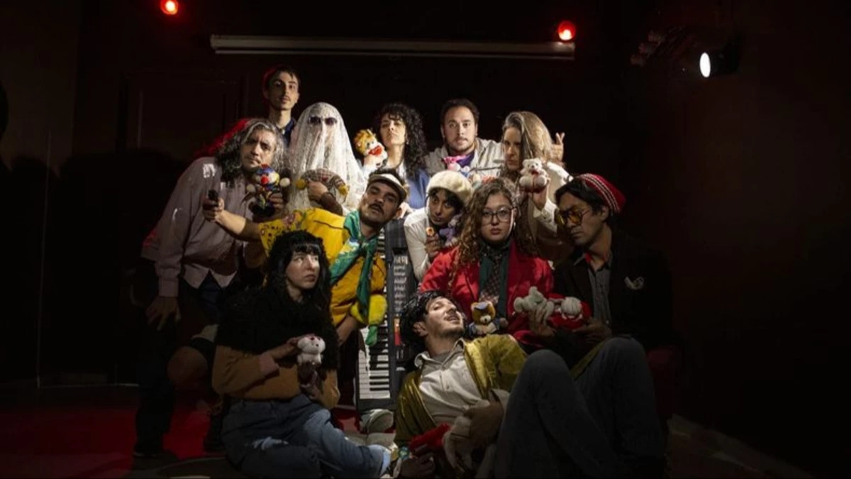 Una fiesta teatral en pleno invierno: llega “Poetas y Delincuentes” a la Cooperativa Teatro de Arte