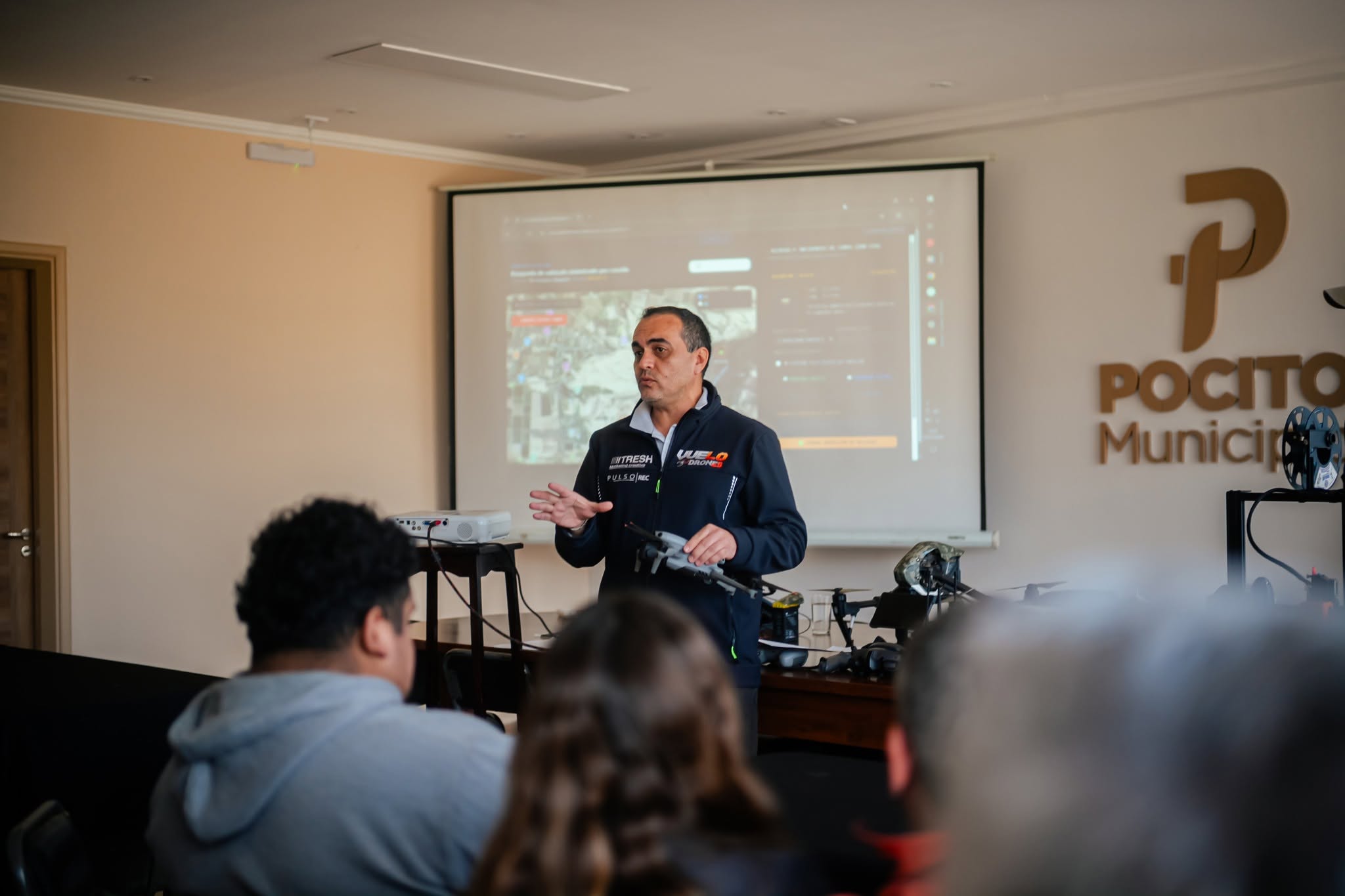 Charla y mundo de drones en Pocito